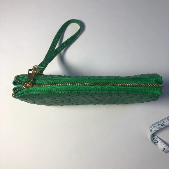 WRISTLET /CLUTCH /SMALL WALLET PURSE TONS OF POCKETS/STORAGE FOR A SMALL BAG - Picture 4 of 8